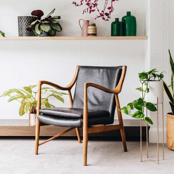 Finn Armchair Black Wax or Cognac Leather - Image 11